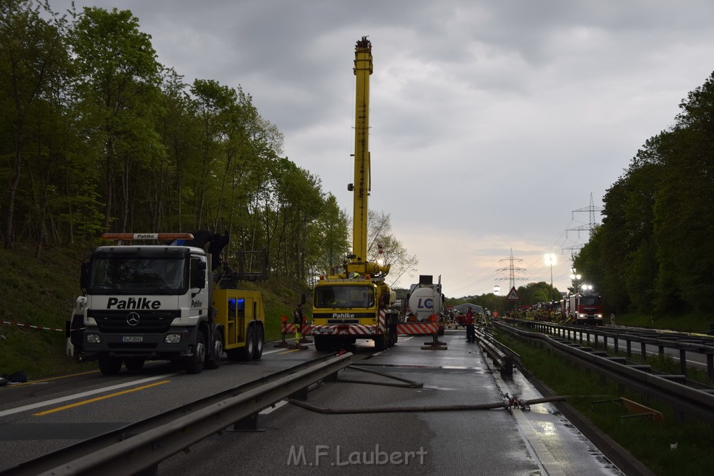 VU Gefahrgut LKW umgestuerzt A 4 Rich Koeln Hoehe AS Gummersbach P251.JPG - Miklos Laubert